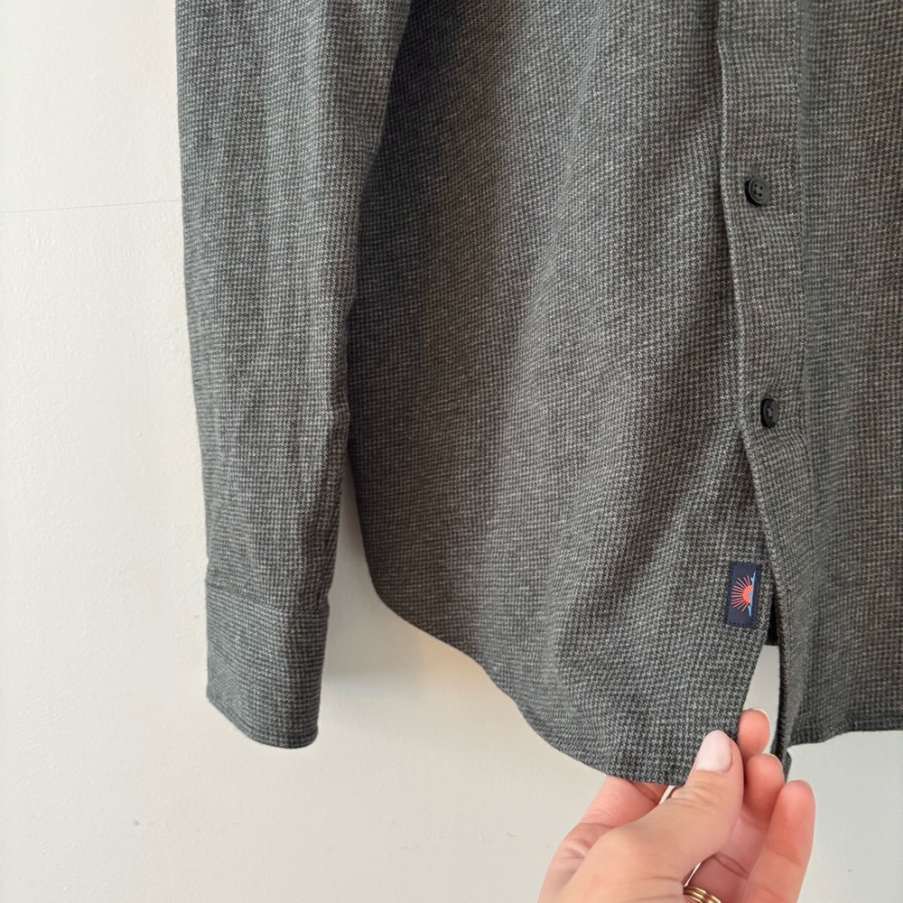 Faherty Men's Gray Button-Down Casual Shirt - Picture 4 of 7